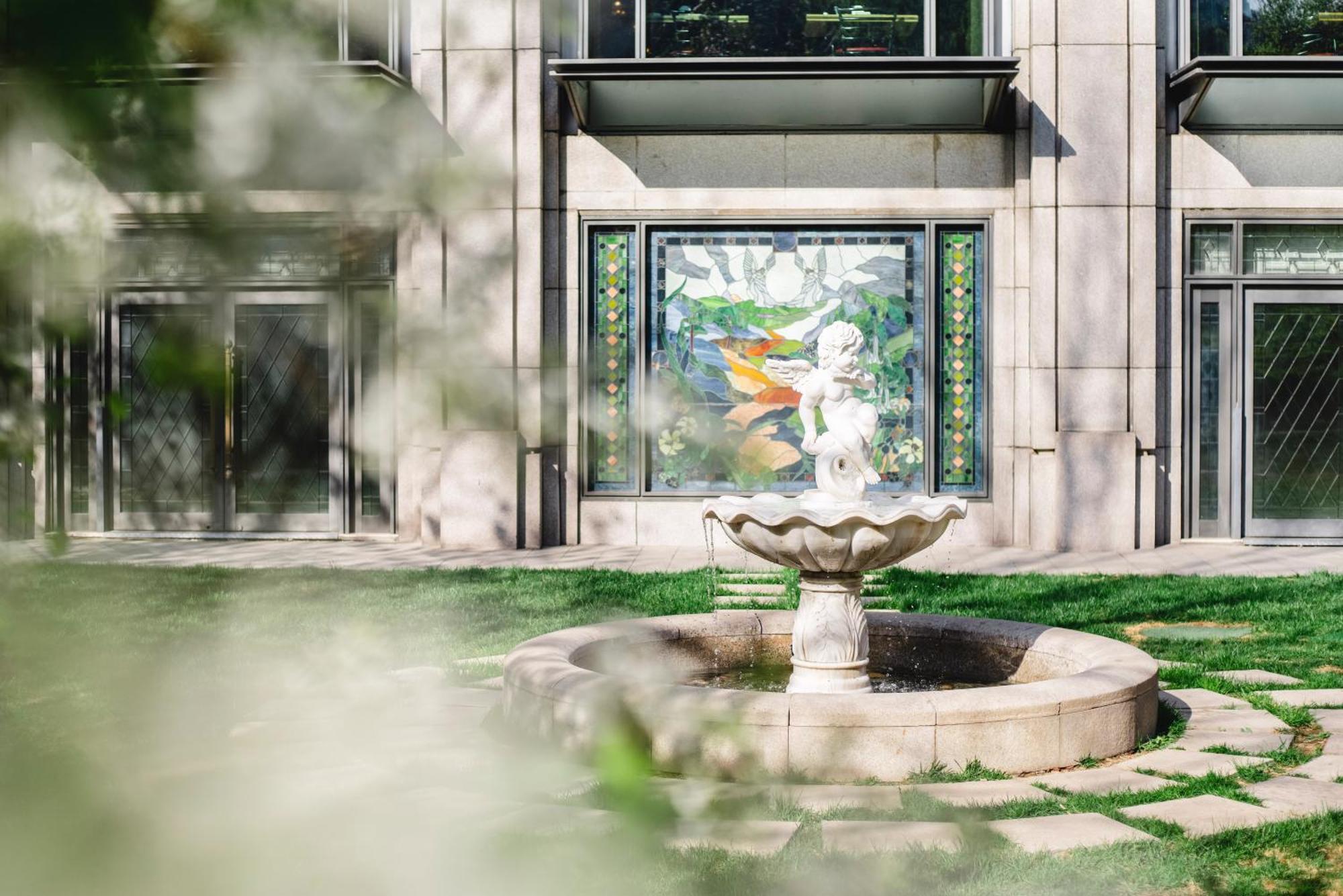 The Ritz-carlton Hotel